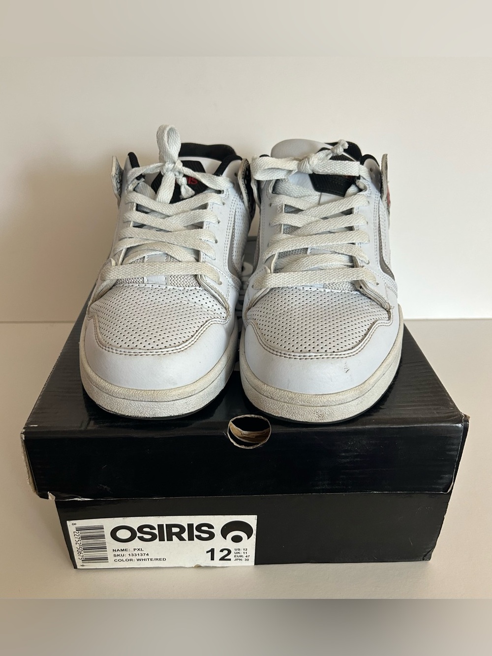 Osiris Men’s White and Black Low-Top Skate Sneakers